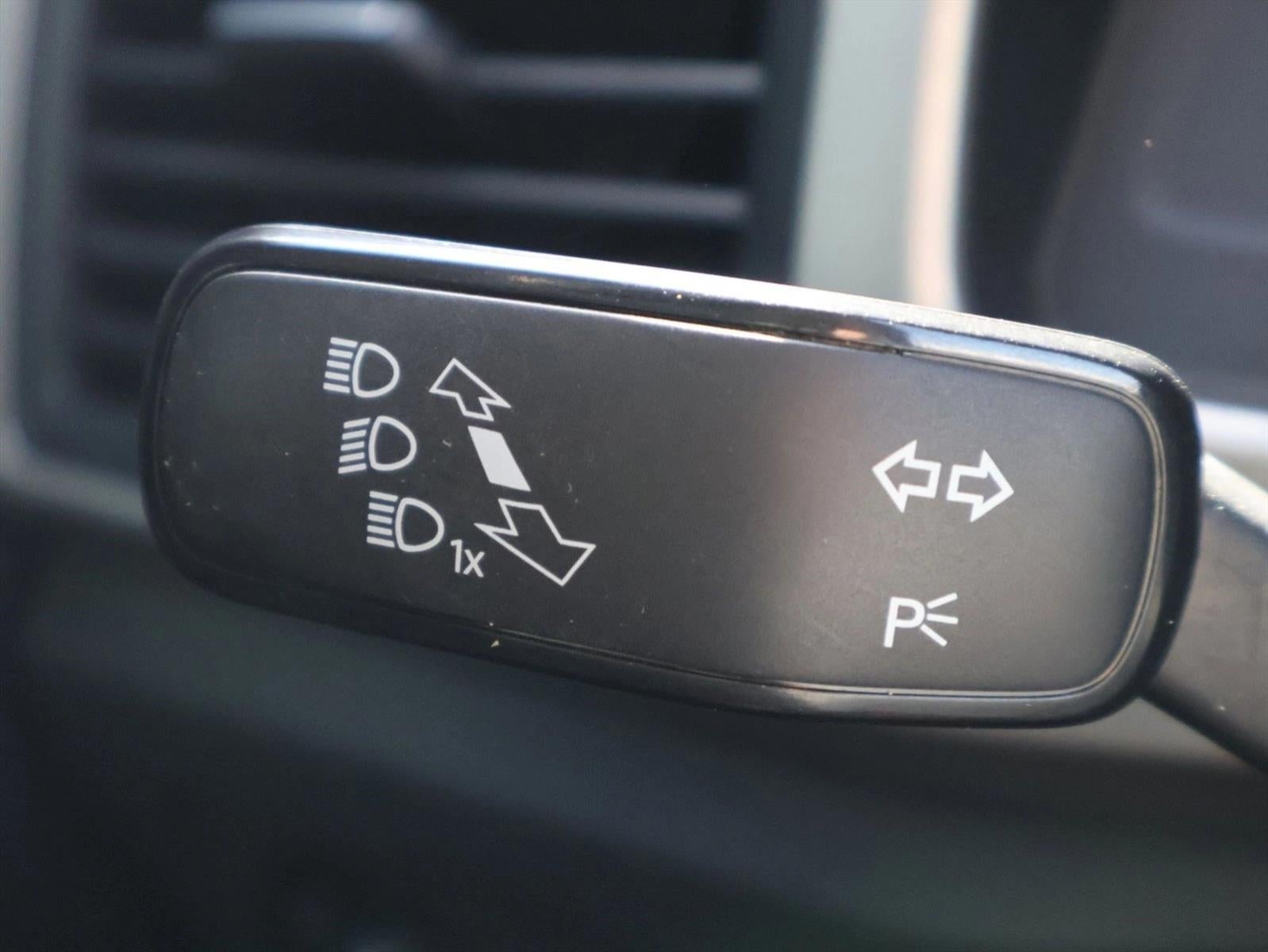 2021 Volkswagen Atlas 3.6L V6 SE w/Technology R-Line