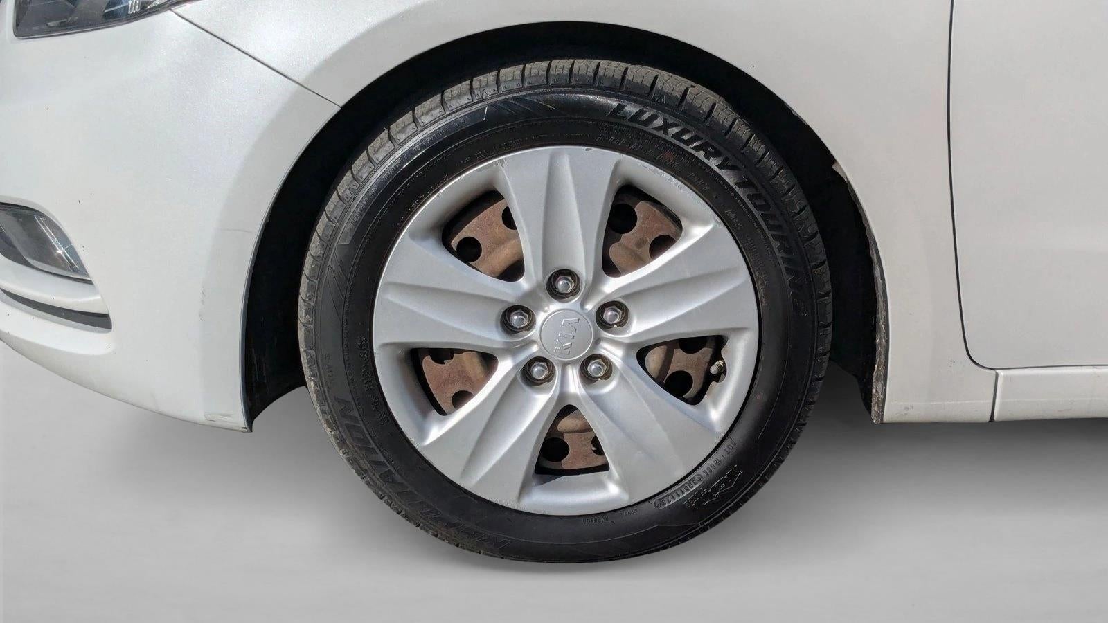 2016 Kia Forte 5-Door LX