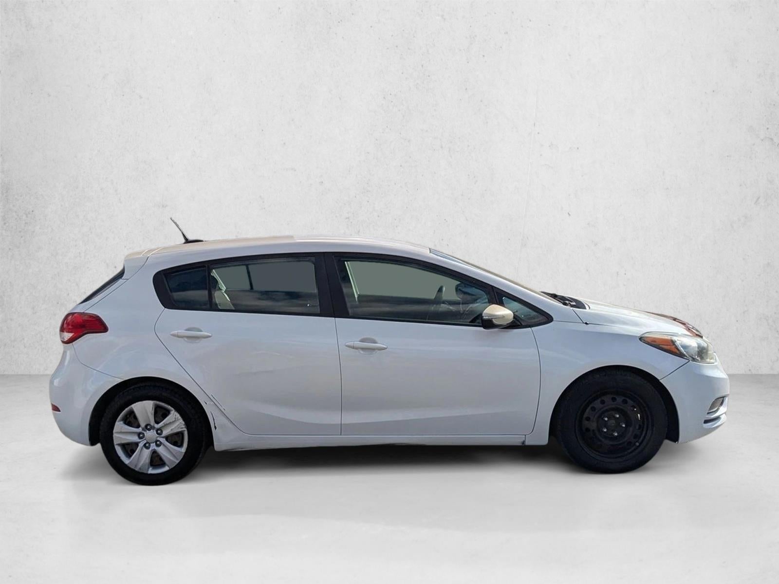 2016 Kia Forte 5-Door LX
