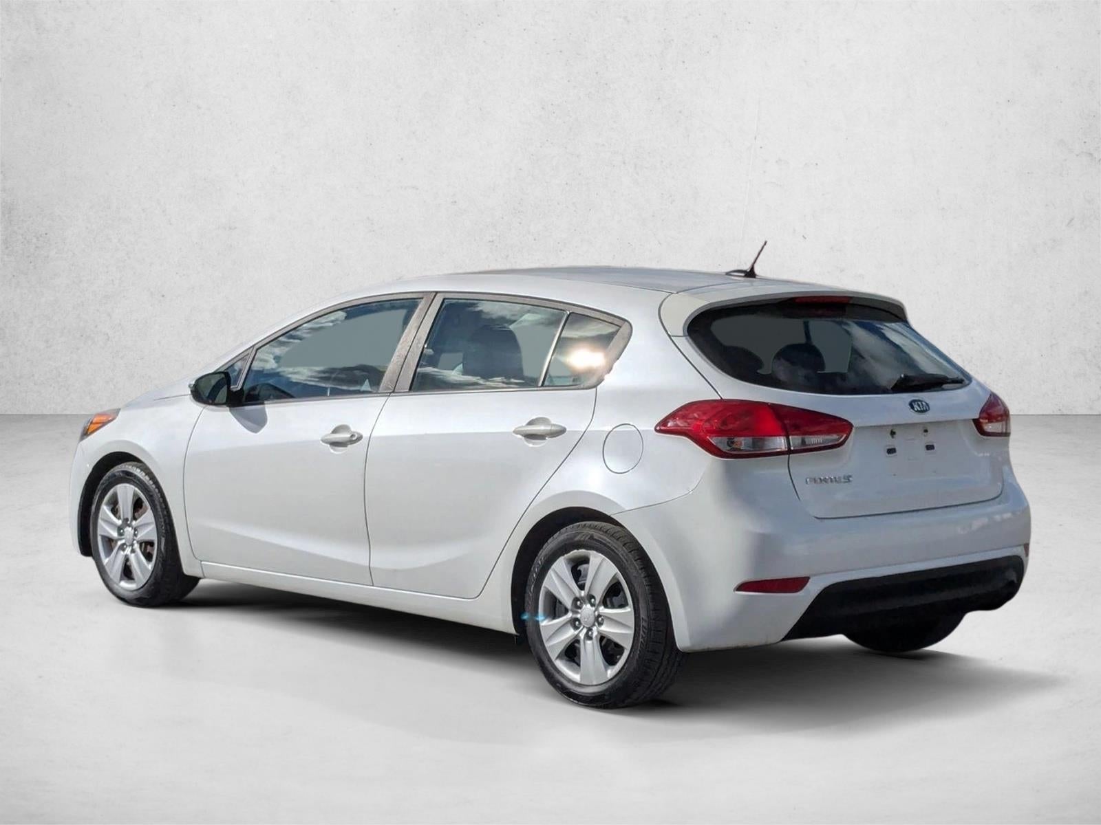 2016 Kia Forte 5-Door LX