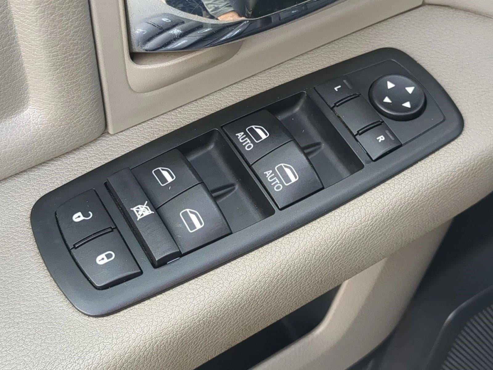 2012 RAM 1500 4WD Crew Cab 5.7 Ft Box SLT