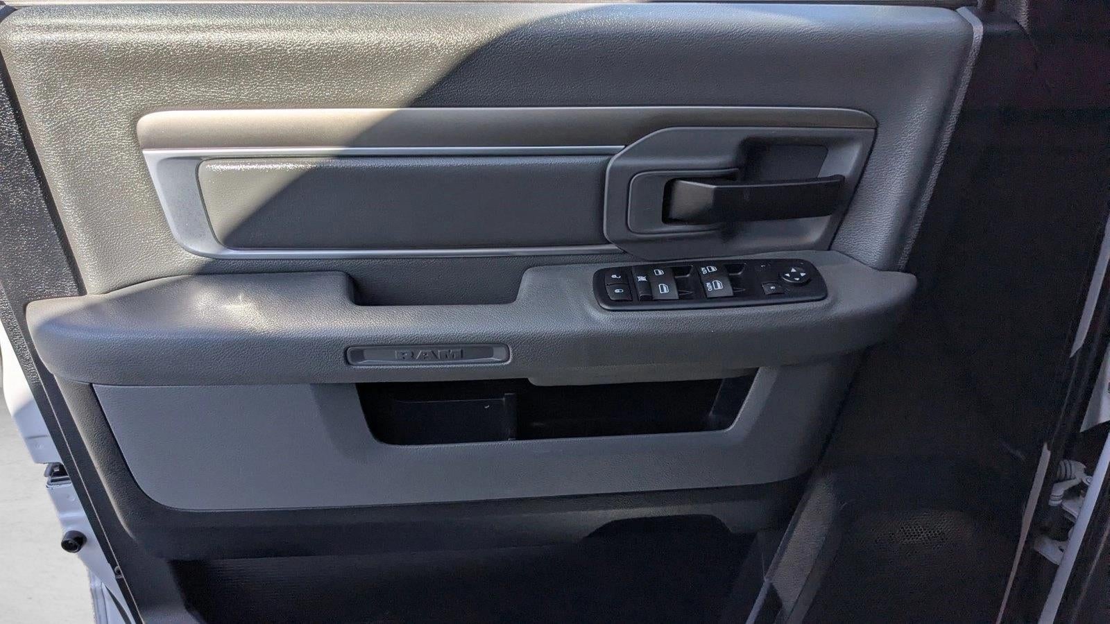 2014 RAM 1500 4WD Crew Cab 5.7 Ft Box Big Horn