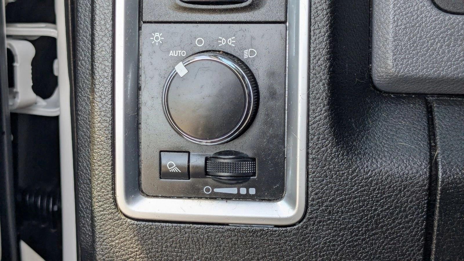 2014 RAM 1500 4WD Crew Cab 5.7 Ft Box Big Horn