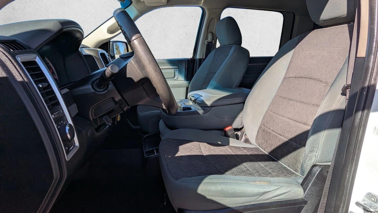 2014 RAM 1500 4WD Crew Cab 5.7 Ft Box Big Horn