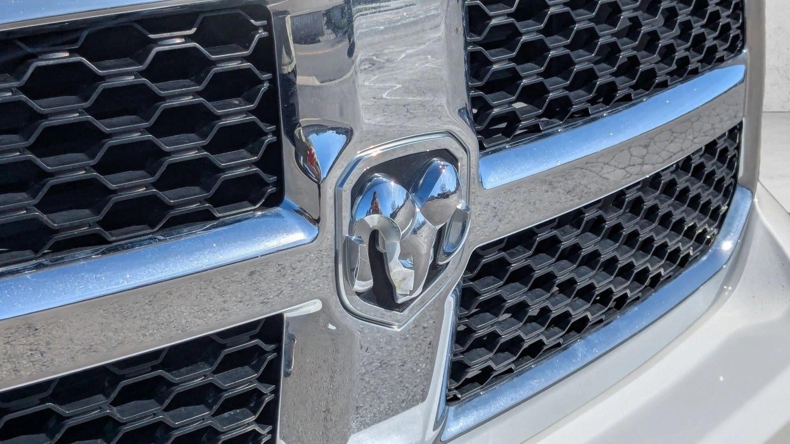 2014 RAM 1500 4WD Crew Cab 5.7 Ft Box Big Horn