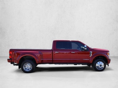 2017 Ford Super Duty F-450 DRW Platinum 4WD Crew Cab 8' Box