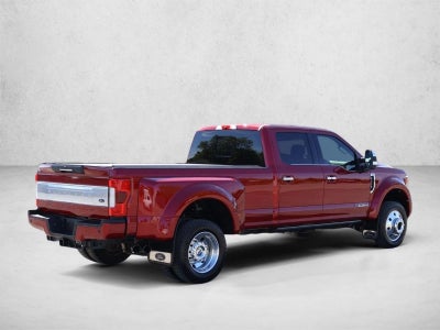 2017 Ford Super Duty F-450 DRW Platinum 4WD Crew Cab 8' Box