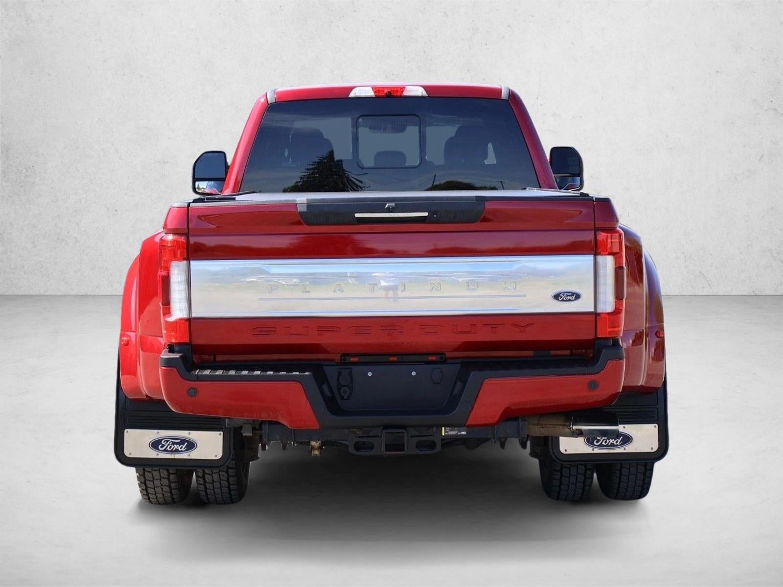 2017 Ford Super Duty F-450 DRW Platinum 4WD Crew Cab 8' Box