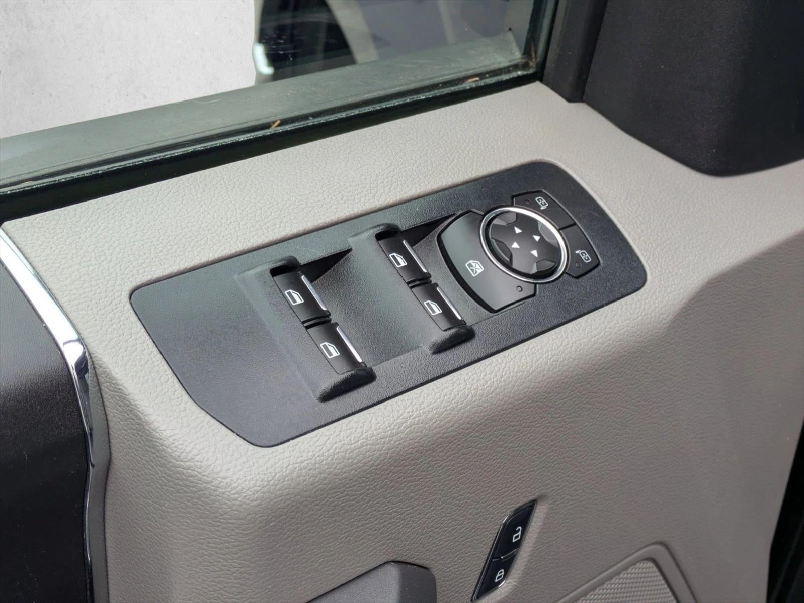 2015 Ford F-150 4WD SuperCrew 5-1/2 Ft Box XLT