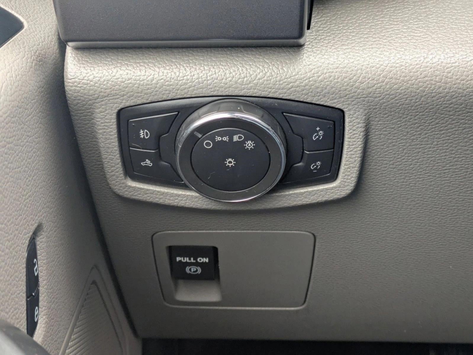 2015 Ford F-150 4WD SuperCrew 5-1/2 Ft Box XLT