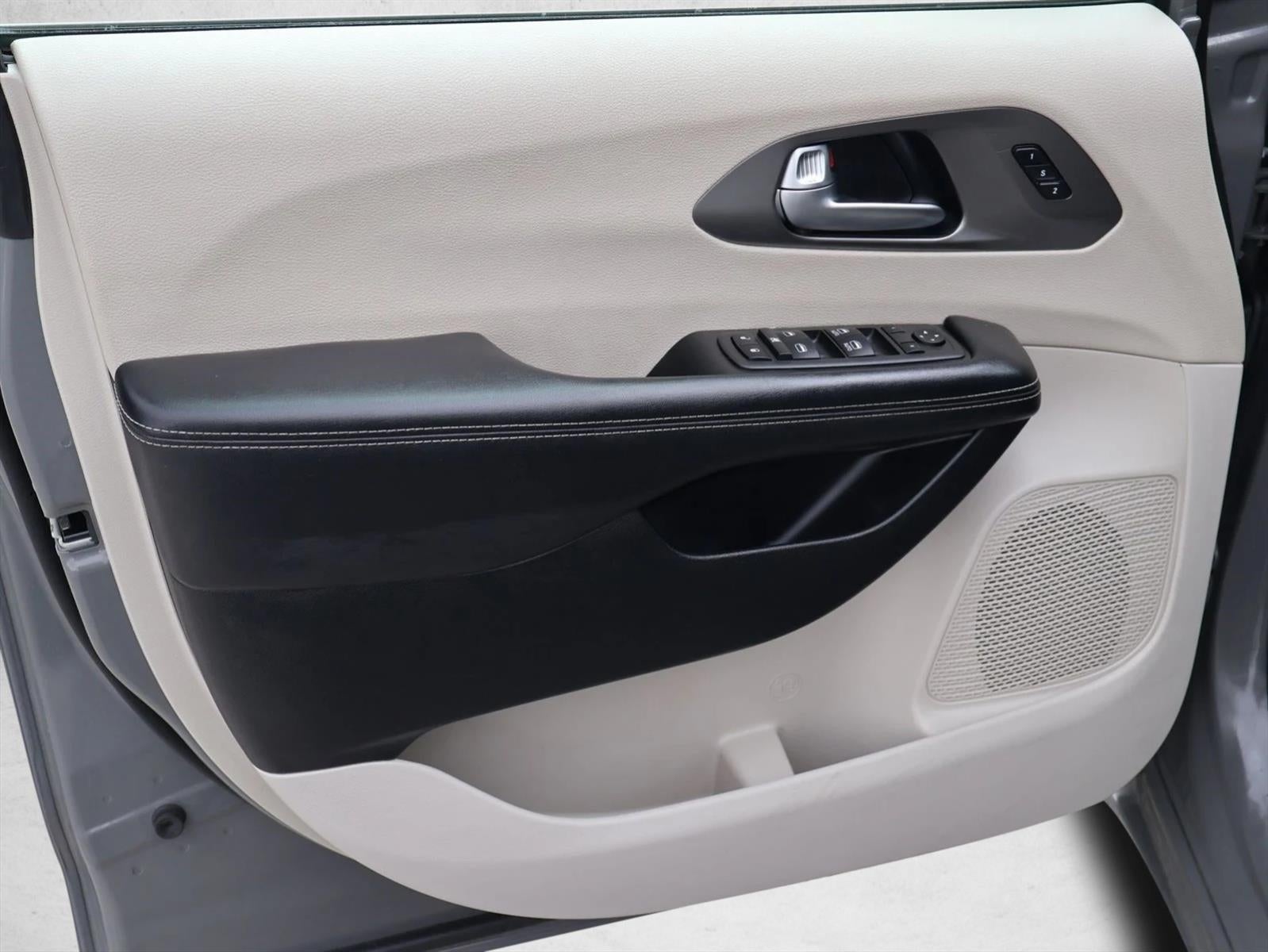 2022 Chrysler Pacifica Touring L FWD