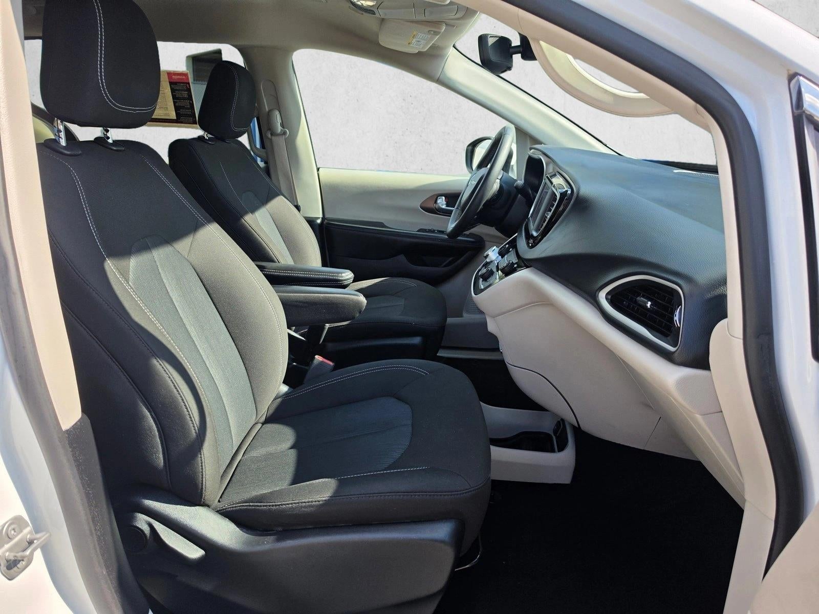 2023 Chrysler Voyager LX FWD