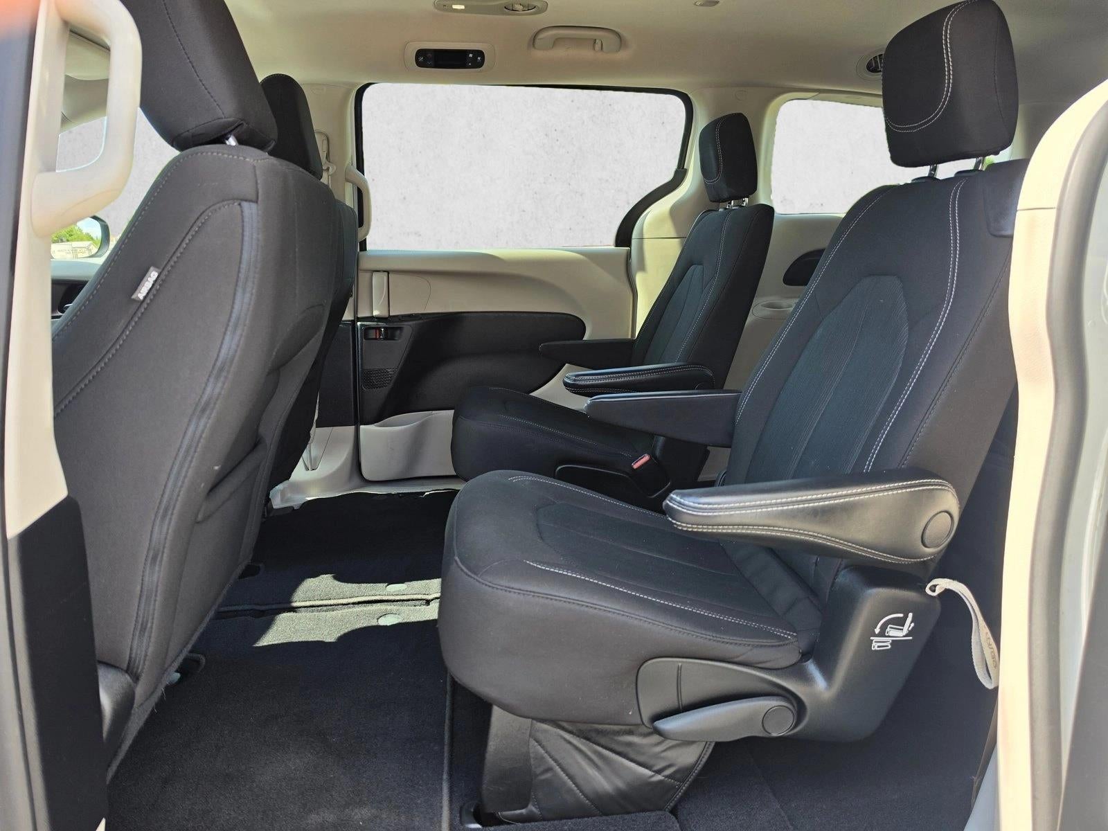 2023 Chrysler Voyager LX FWD