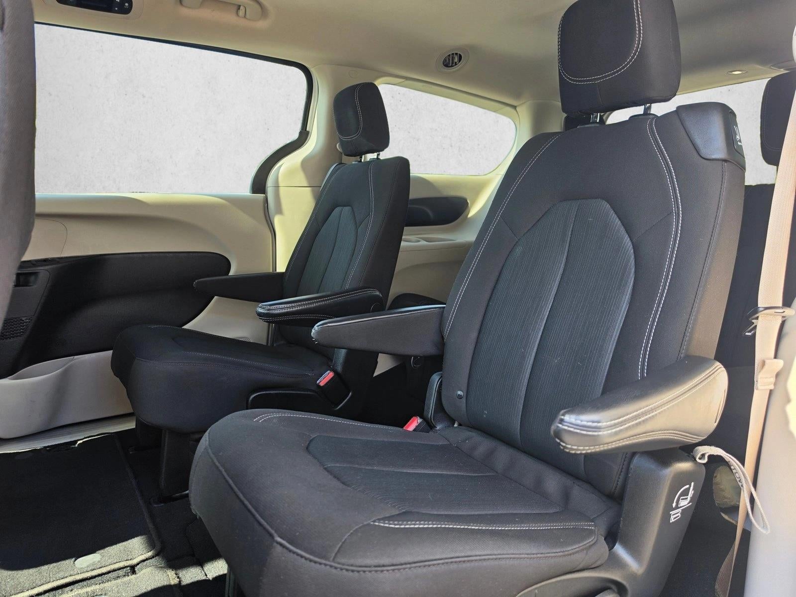 2023 Chrysler Voyager LX FWD