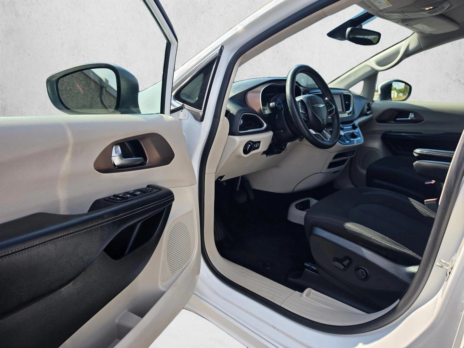2023 Chrysler Voyager LX FWD