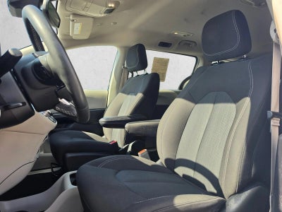 2023 Chrysler Voyager LX FWD