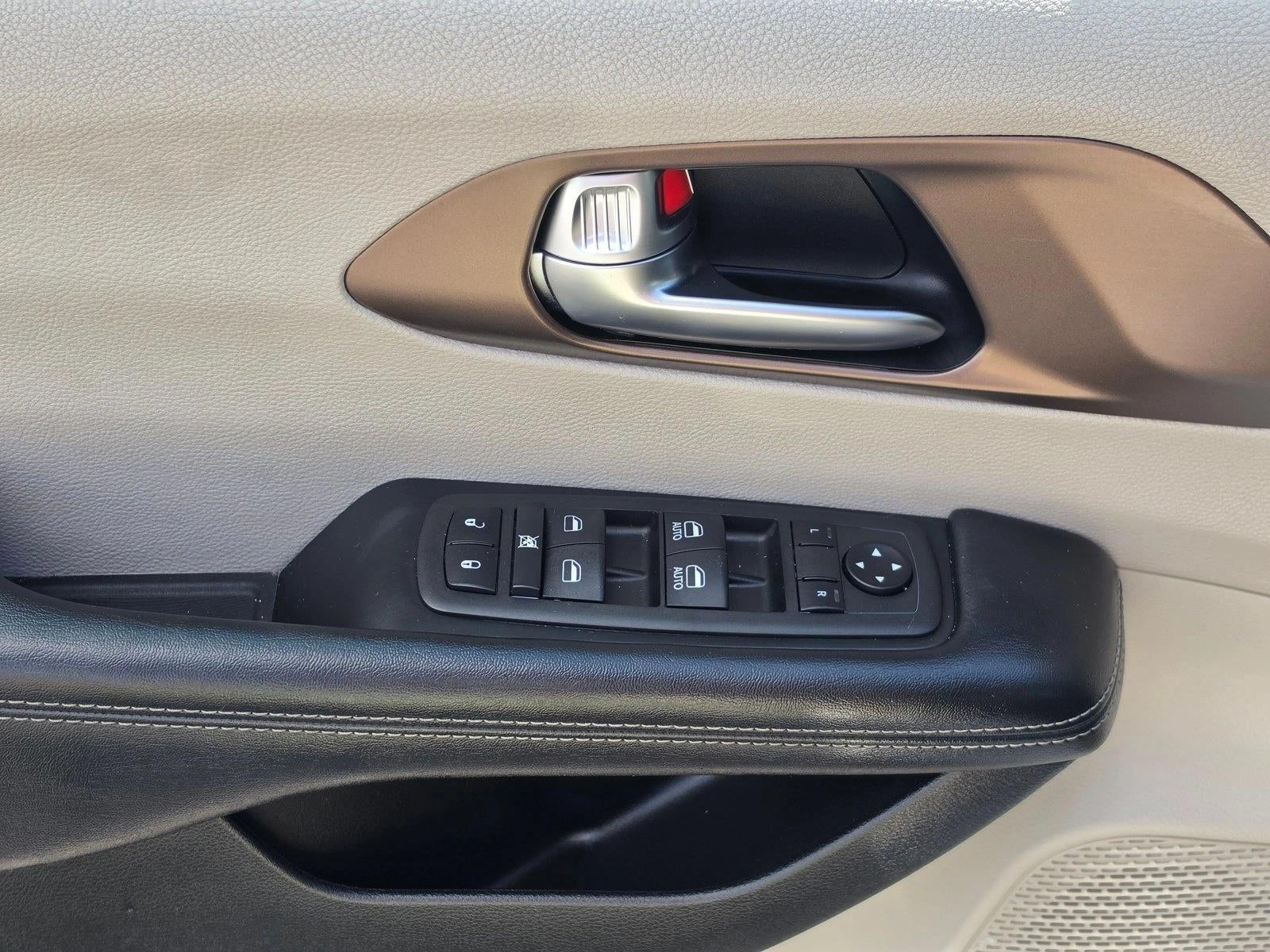 2023 Chrysler Voyager LX FWD