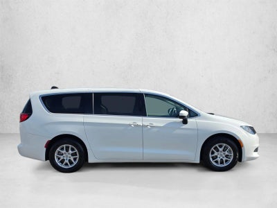 2023 Chrysler Voyager LX FWD