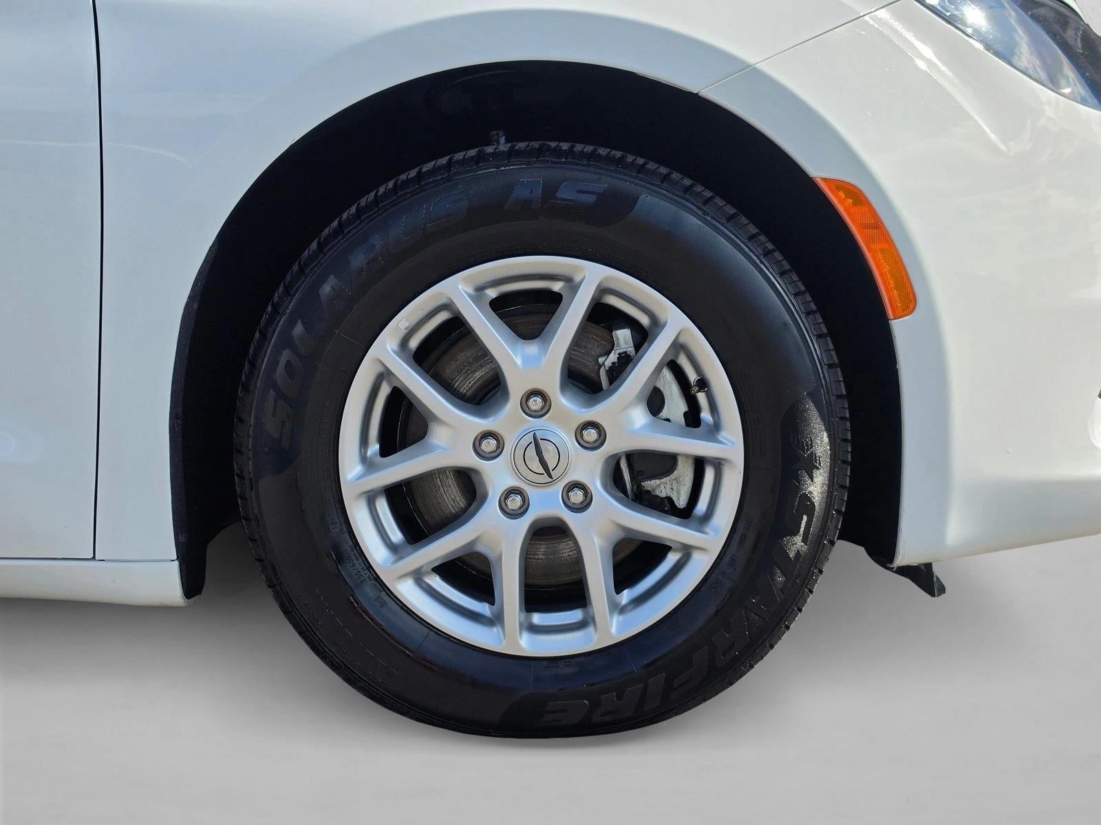 2023 Chrysler Voyager LX FWD