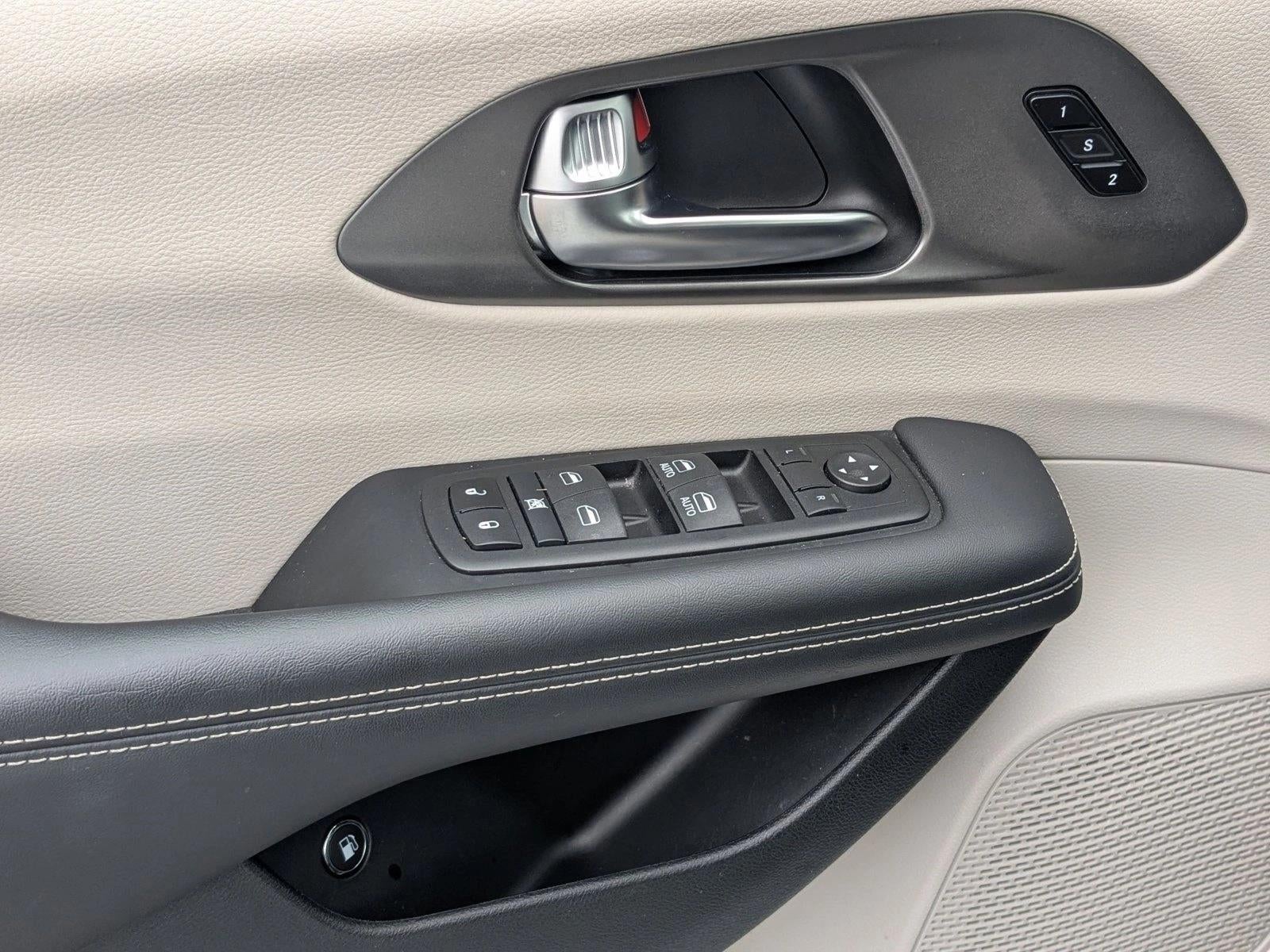 2024 Chrysler Pacifica Hybrid Select FWD