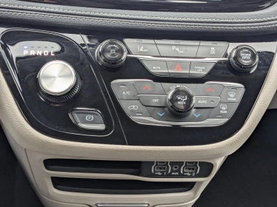 2024 Chrysler Pacifica Hybrid Select FWD