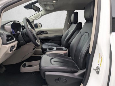 2024 Chrysler Pacifica Hybrid Select FWD