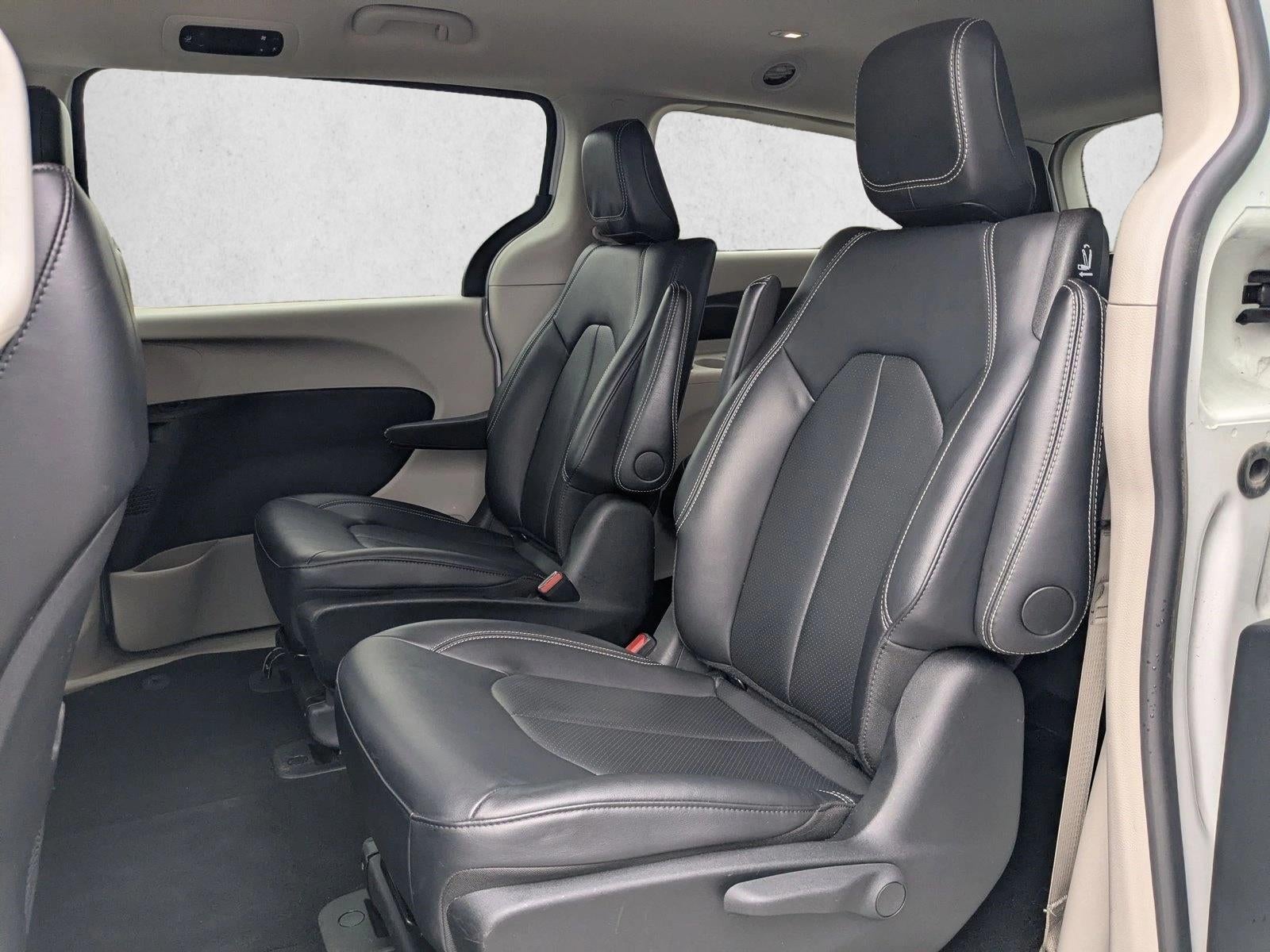 2024 Chrysler Pacifica Hybrid Select FWD