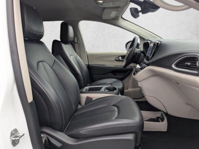 2024 Chrysler Pacifica Hybrid Select FWD