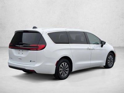 2024 Chrysler Pacifica Hybrid Select FWD