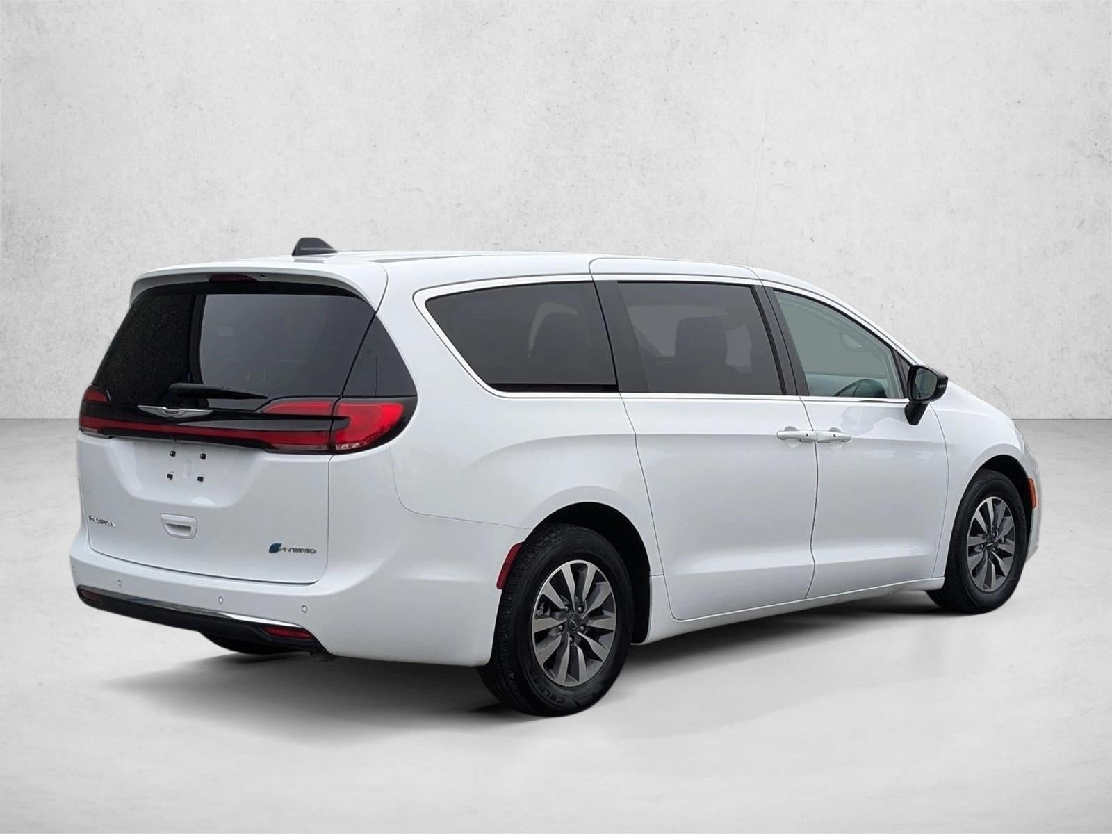 2024 Chrysler Pacifica Hybrid Select FWD