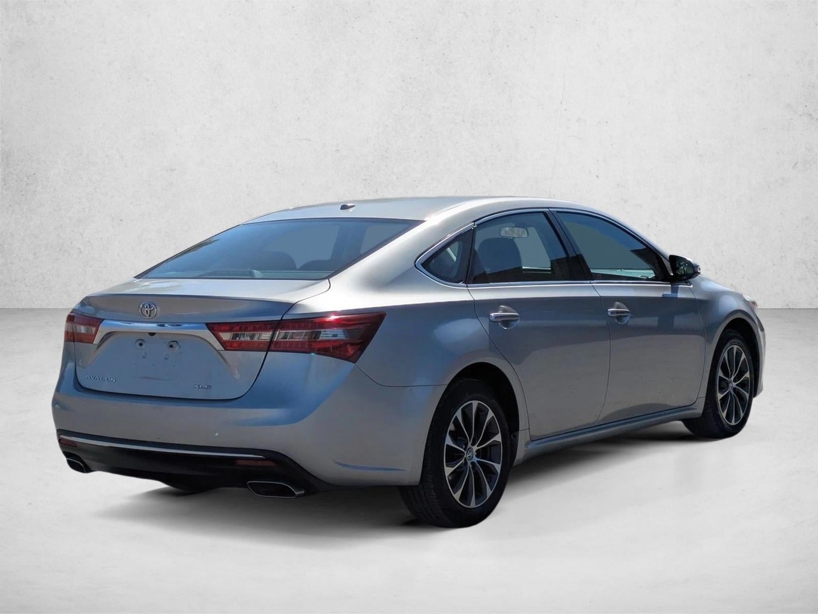 2017 Toyota Avalon XLE (SE)