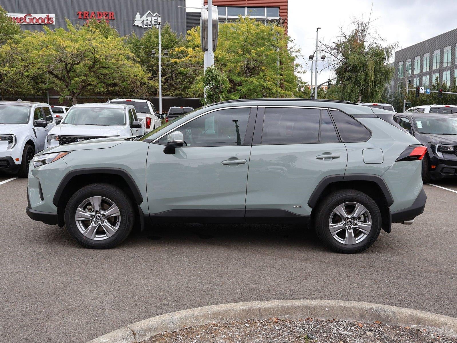 2023 Toyota RAV4 Hybrid XLE AWD (Natl)