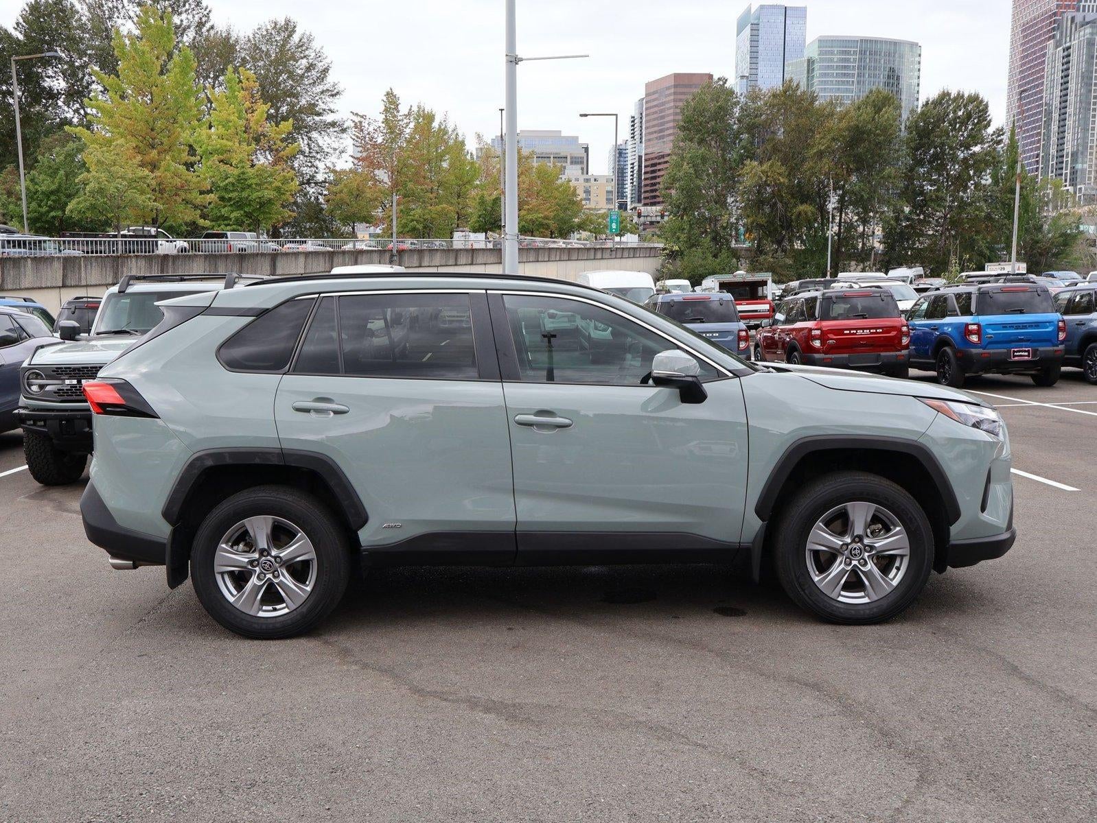 2023 Toyota RAV4 Hybrid XLE AWD (Natl)