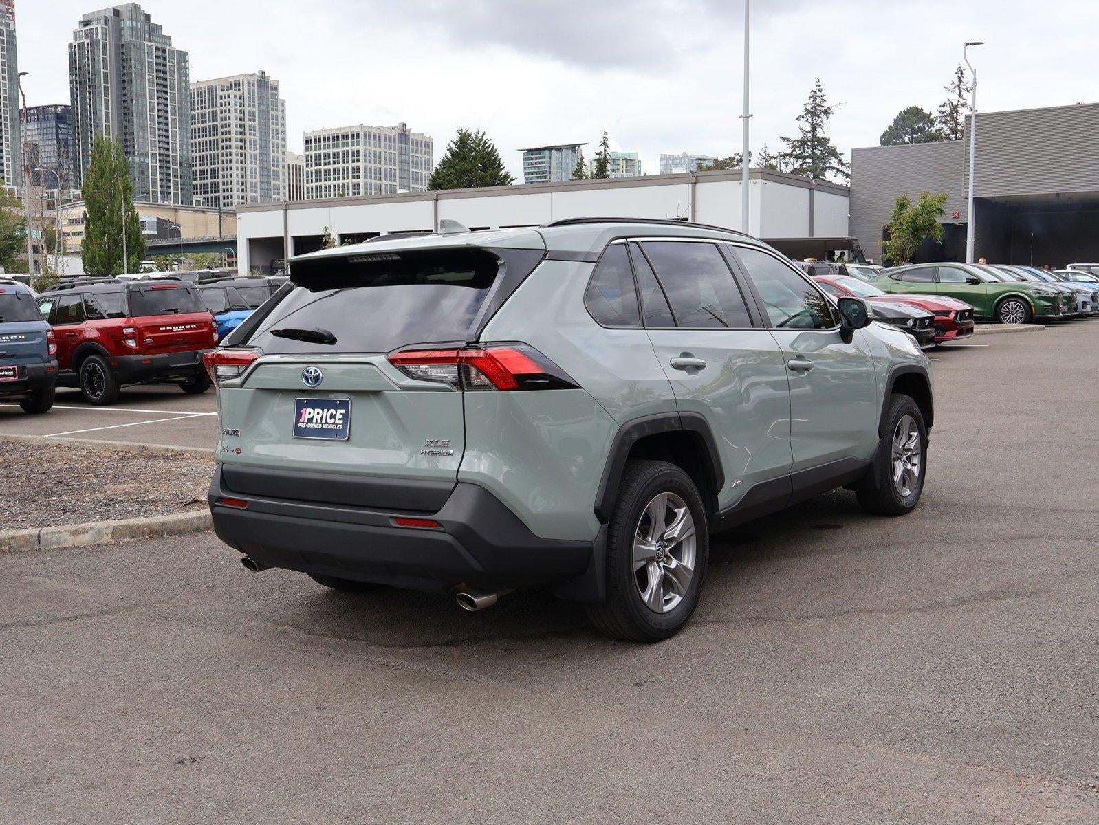 2023 Toyota RAV4 Hybrid XLE AWD (Natl)