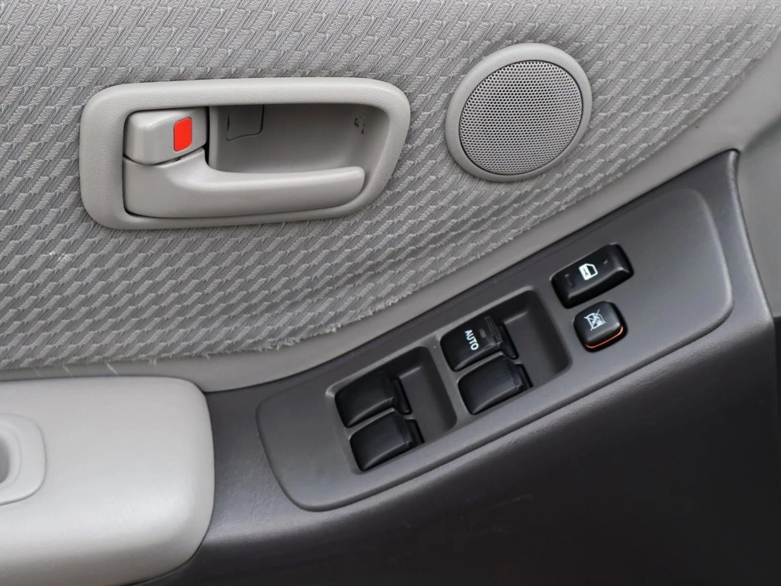 2004 Toyota Highlander Base