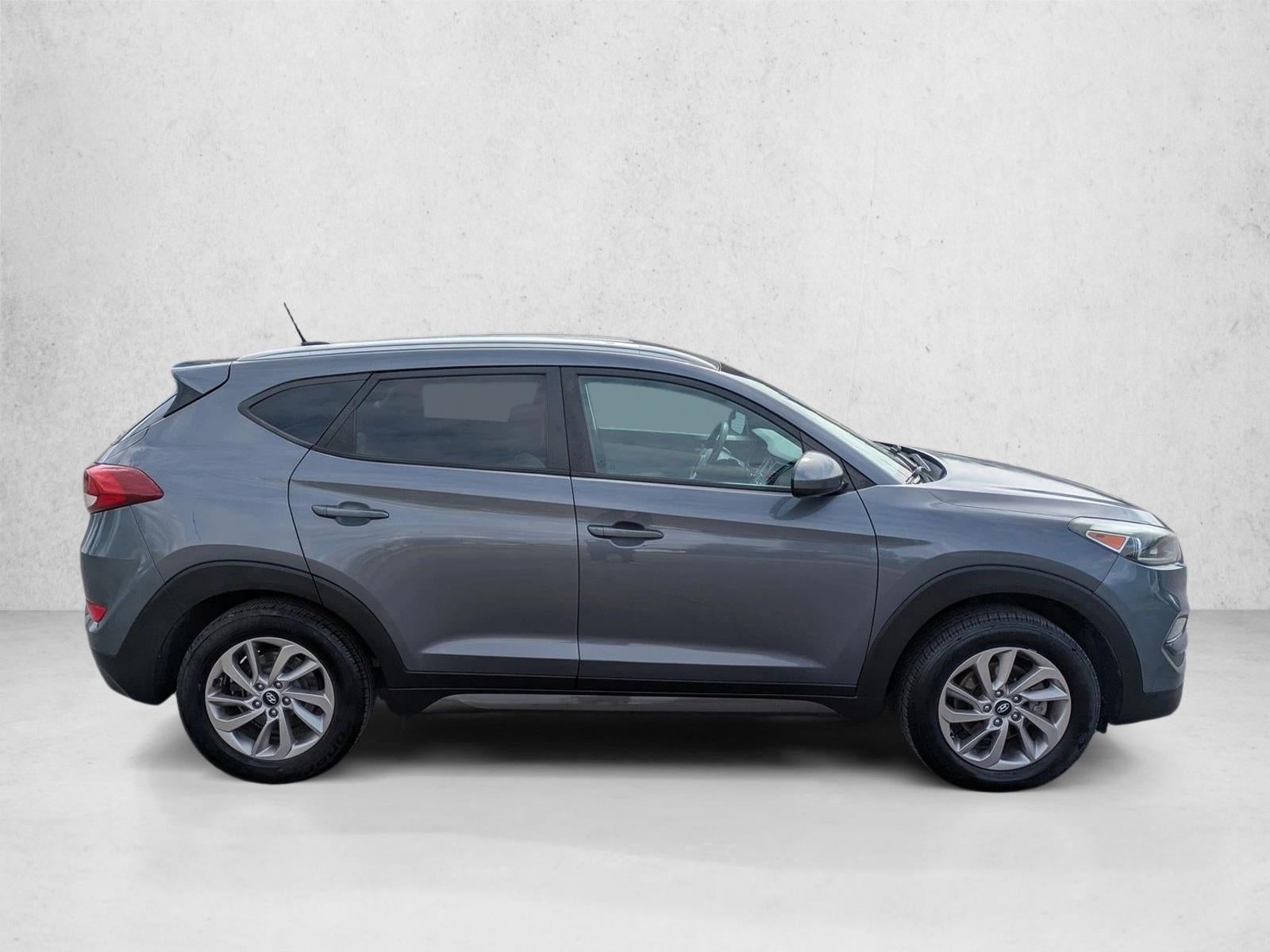 2016 Hyundai TUCSON FWD 4dr SE