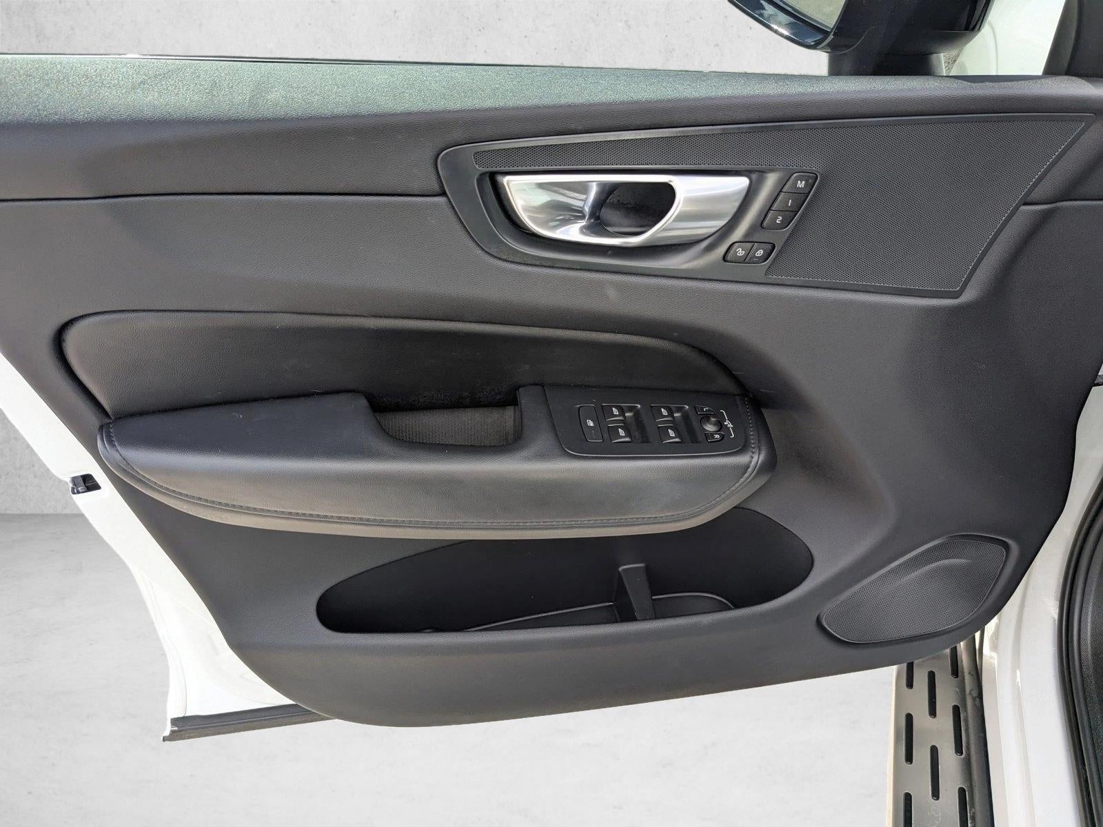 2024 Volvo XC60 B5 AWD Core Dark Theme