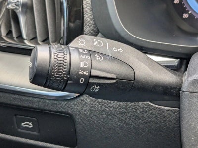 2024 Volvo XC60 B5 AWD Core Dark Theme