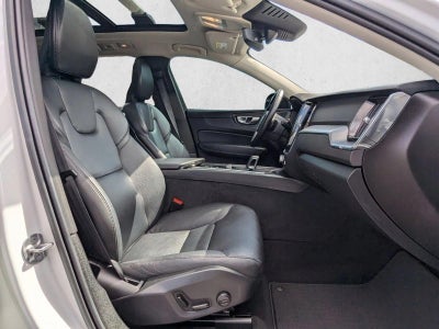 2024 Volvo XC60 B5 AWD Core Dark Theme