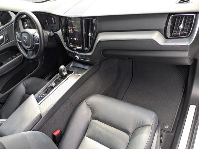 2024 Volvo XC60 B5 AWD Core Dark Theme
