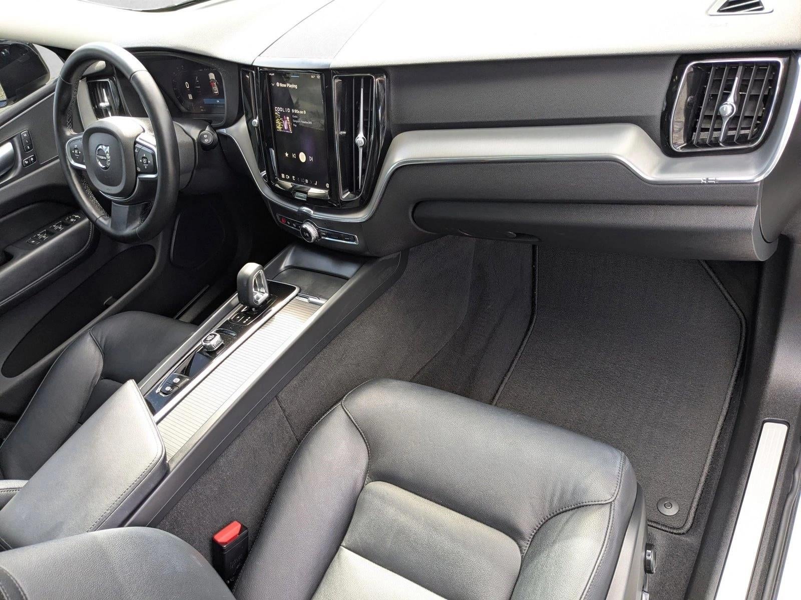 2024 Volvo XC60 B5 AWD Core Dark Theme