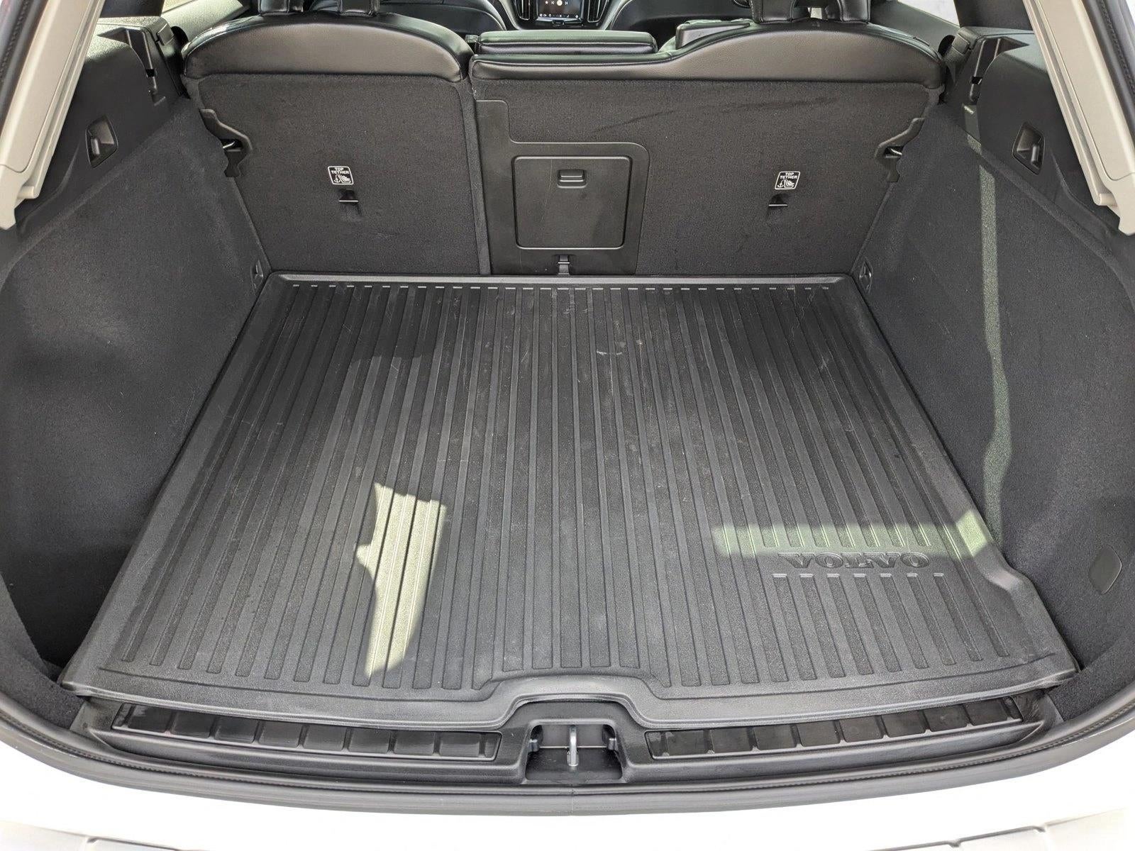 2024 Volvo XC60 B5 AWD Core Dark Theme