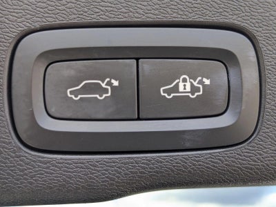 2024 Volvo XC60 B5 AWD Core Dark Theme