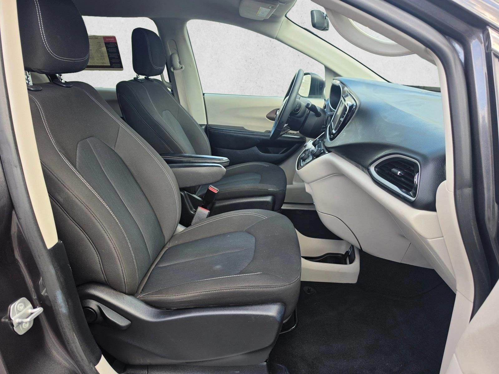 2022 Chrysler Voyager LX FWD
