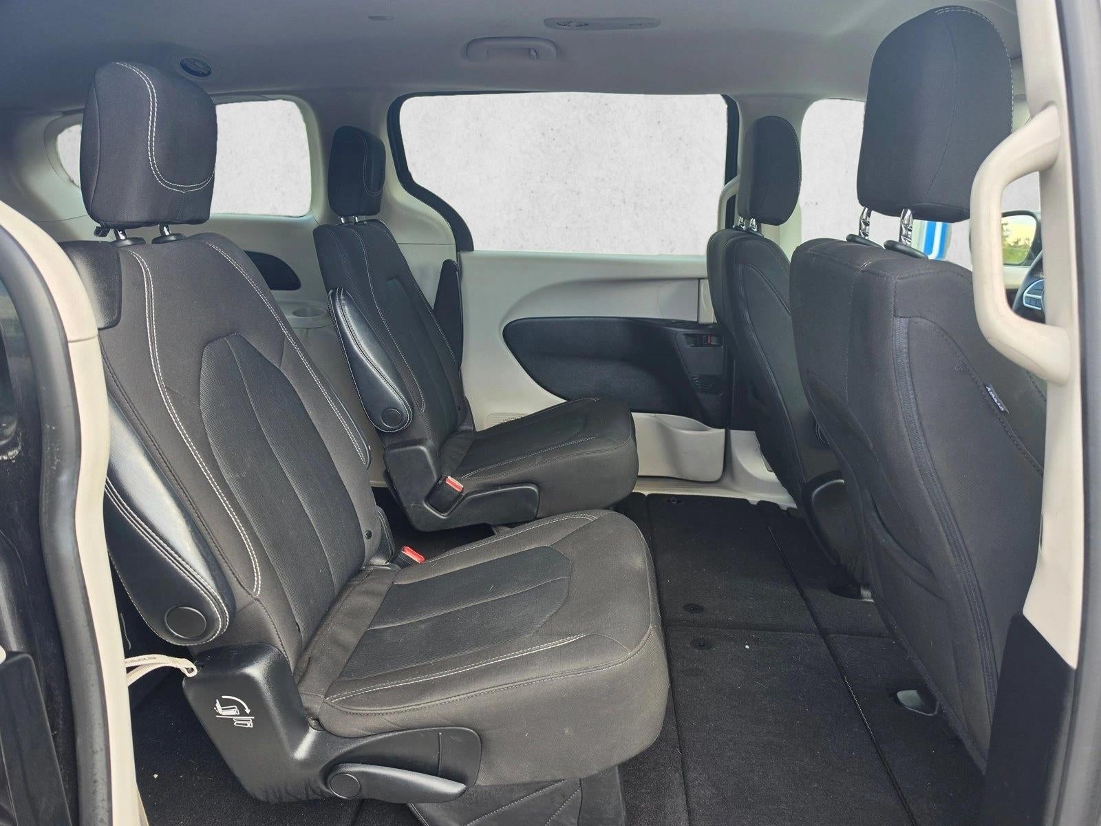 2022 Chrysler Voyager LX FWD