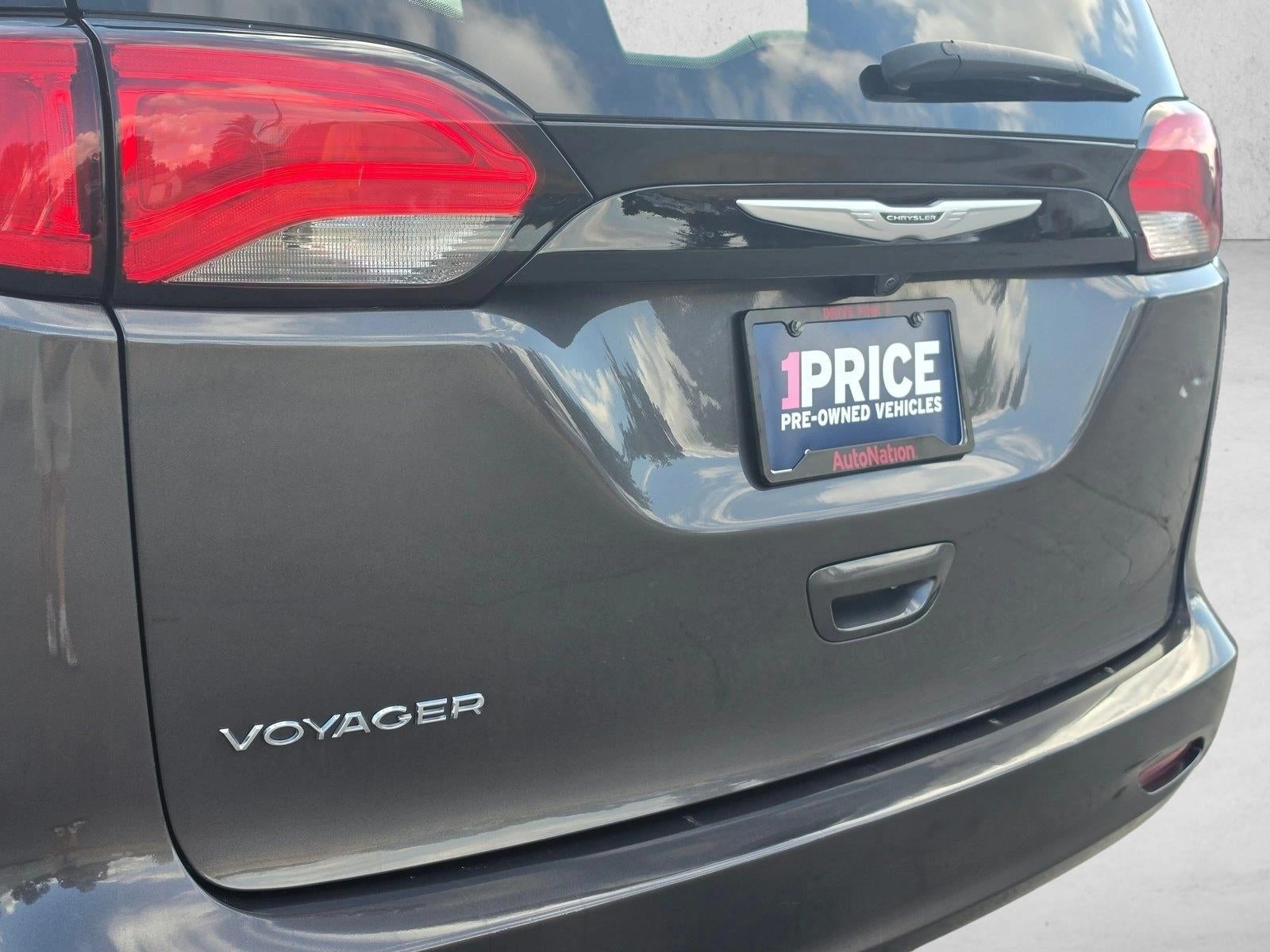 2022 Chrysler Voyager LX FWD