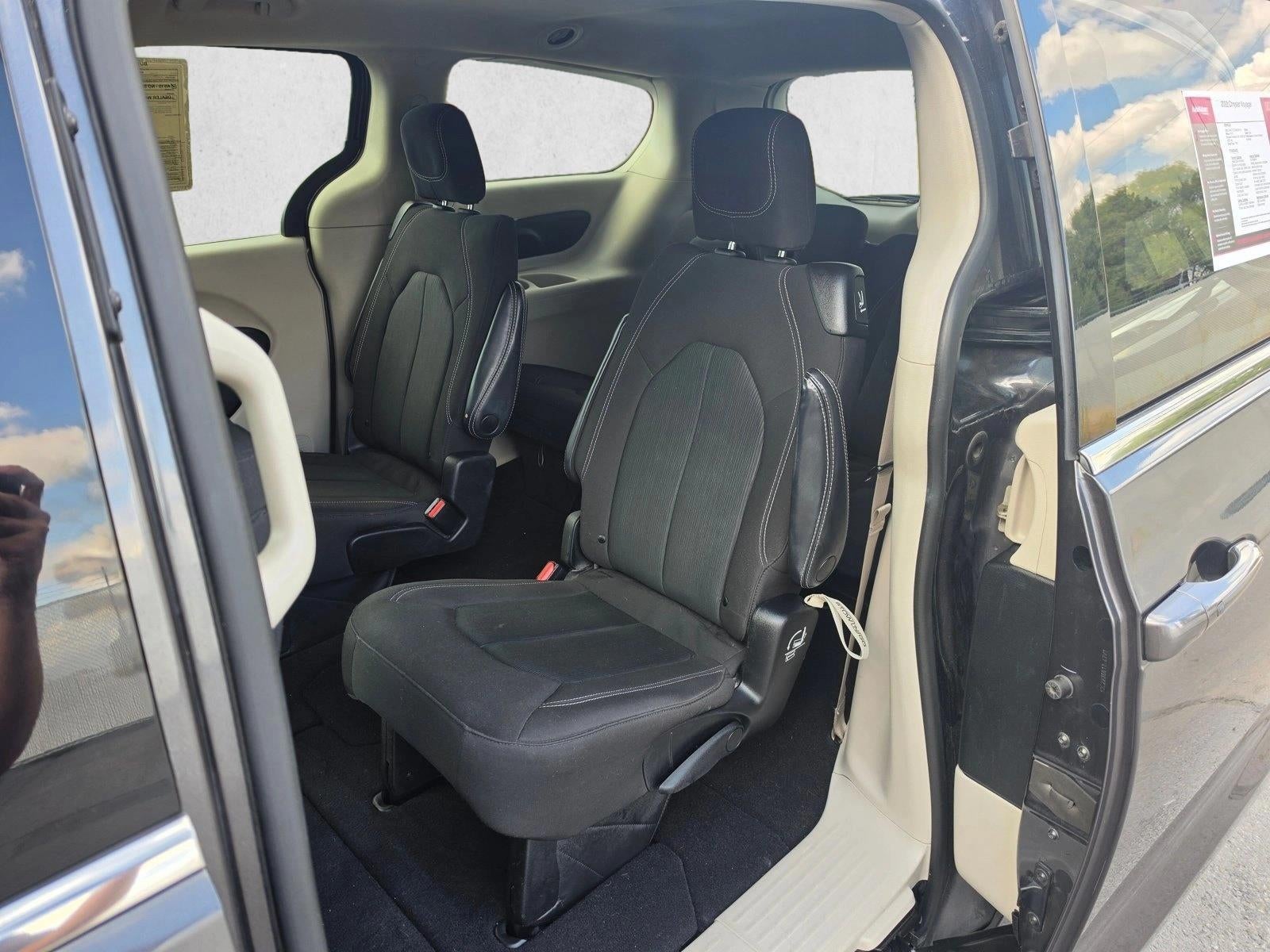 2022 Chrysler Voyager LX FWD