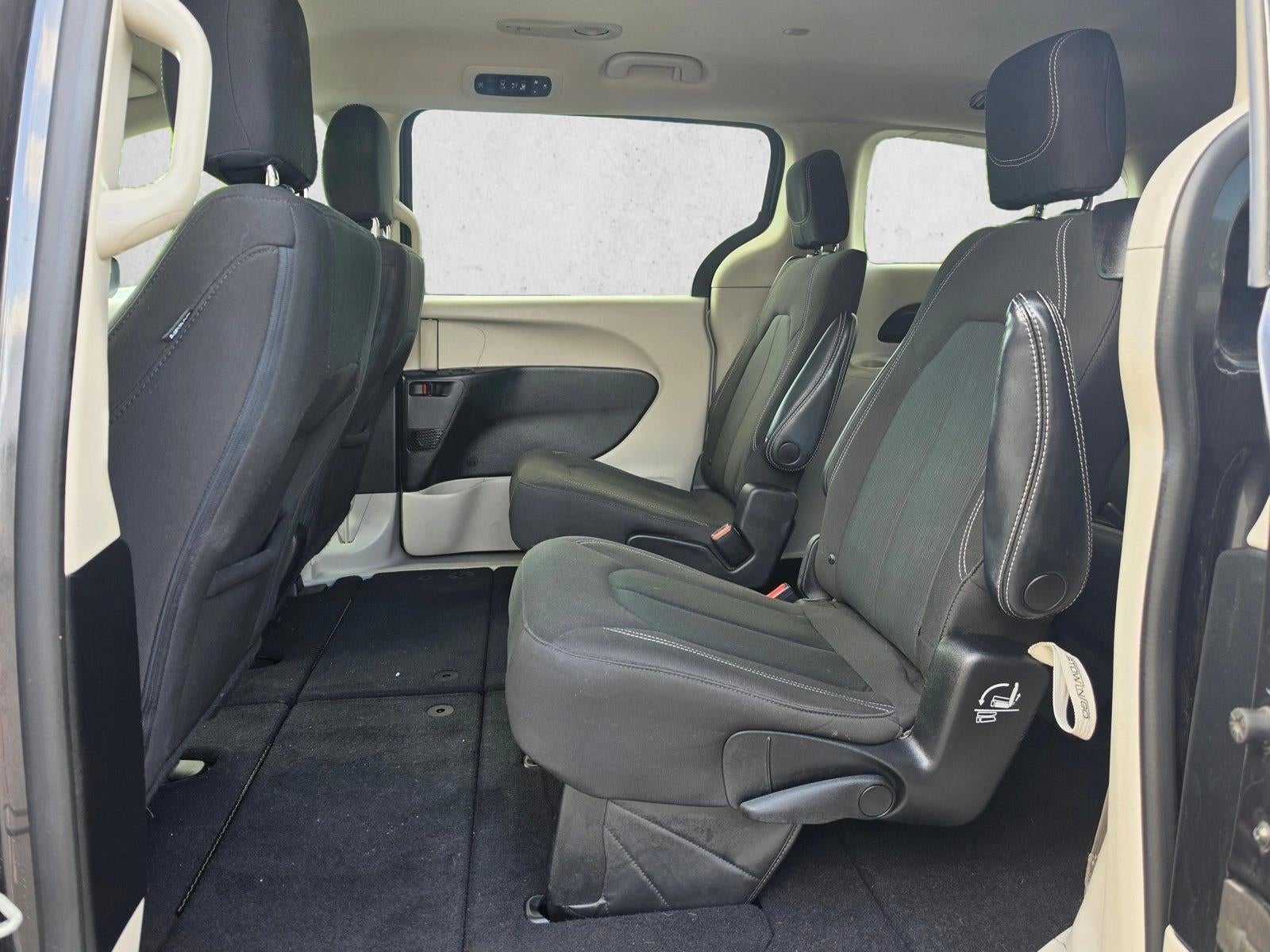 2022 Chrysler Voyager LX FWD