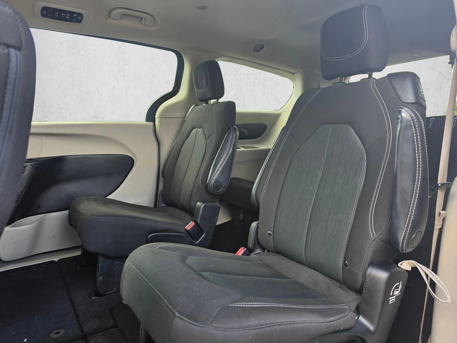 2022 Chrysler Voyager LX FWD