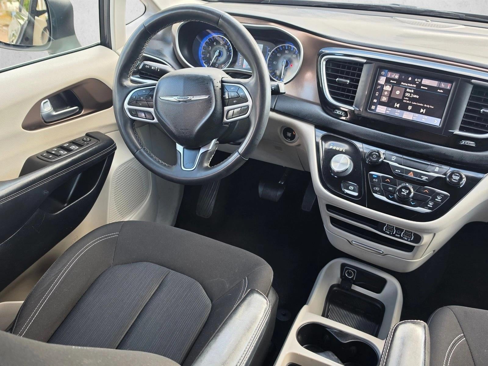 2022 Chrysler Voyager LX FWD